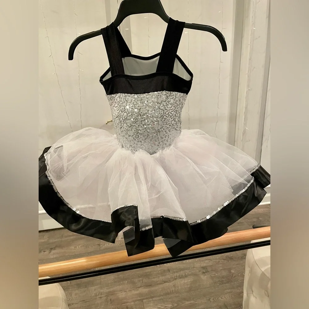 Dance Costume - Picture 3 of 4